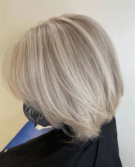 Grey Blending: 5 Möglichkeiten, graue Haare zu .